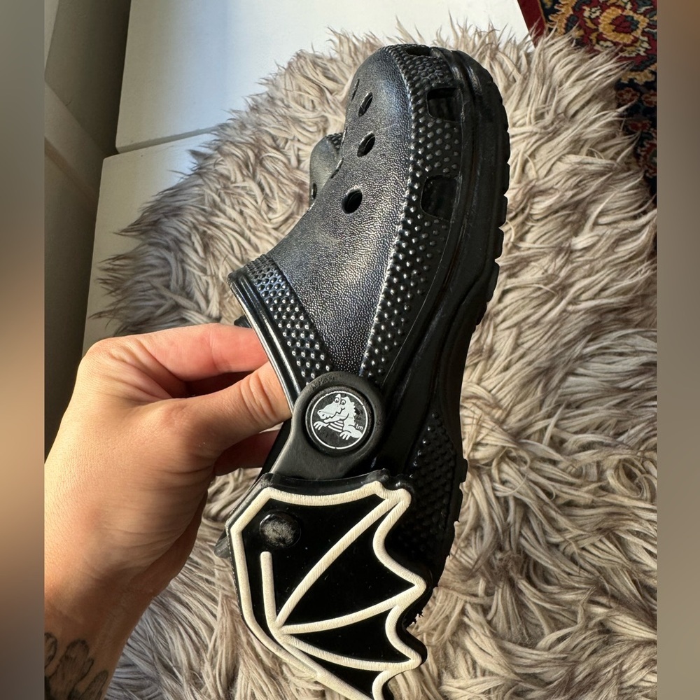 🦇 Toddler Bat Wing Black Crocs - Picture 7 of 12